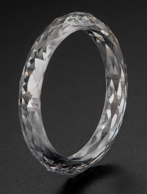 GIA, the leading institute for research into diamonds, colored stones and pearls, recently evaluated a diamond ring cut from a single laboratory-grown diamond.